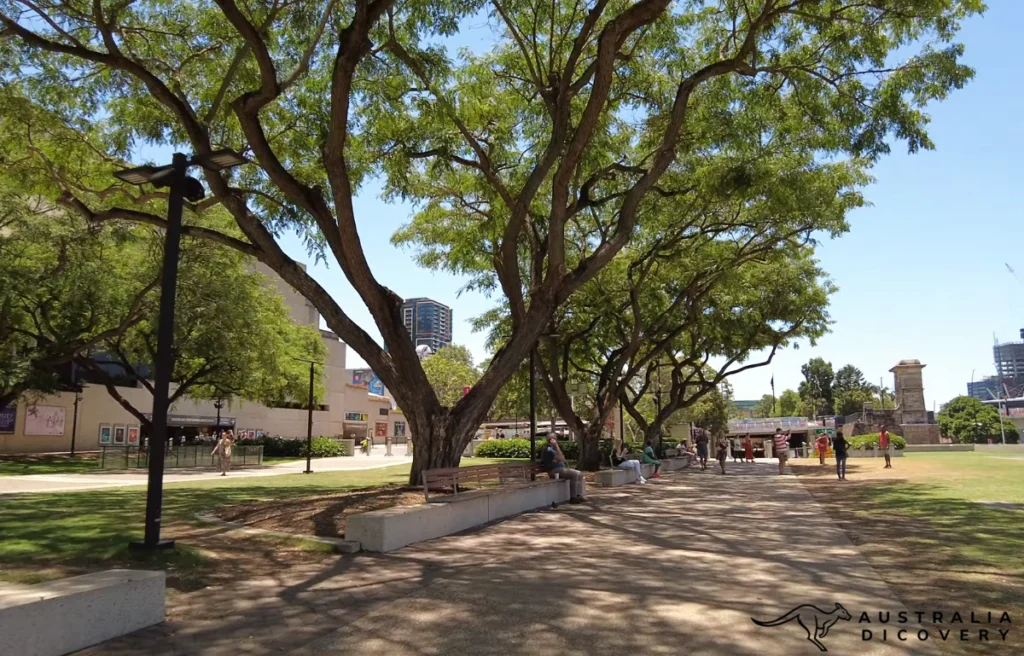 Walking-tour-in-Brisbane_-Australia